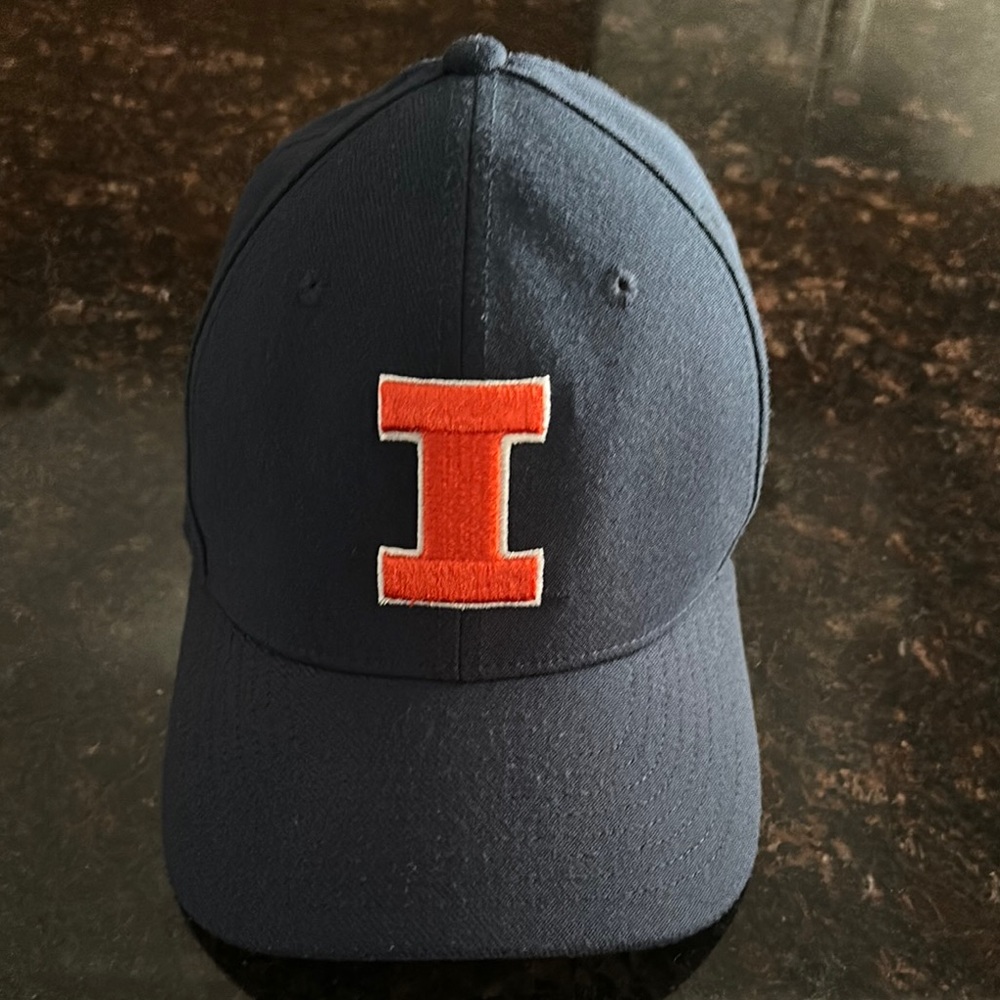Illini Navy Blue Cap with Orange I Logo
Size:M/L